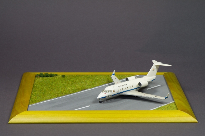 Bombardier CHALLENGER CL 601/604 — 1:144 / Revell